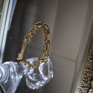 Elegant Gold Chain Bracelet